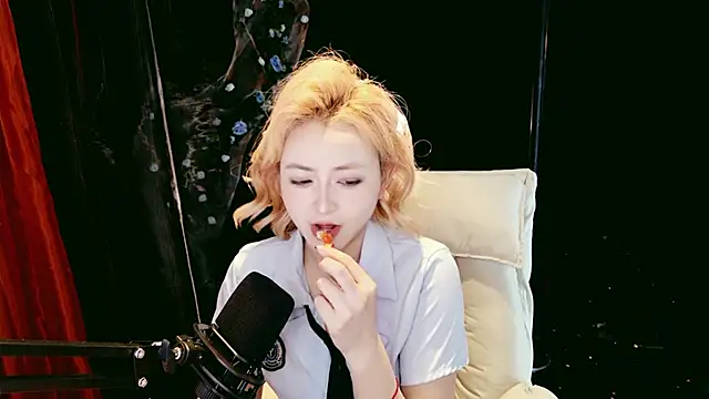 Snapshot of Lady-Mia777 chatting on February 11, 2026, 12:32 pm Lady-Mia777 online show from February 11, 2026, 12:32 pm