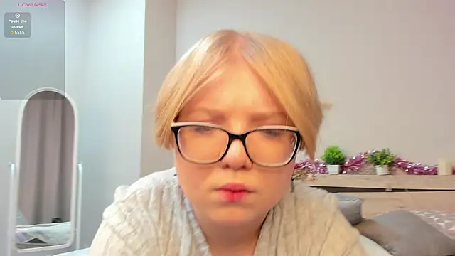 Snapshot of Lauraaa_Smith chatting on February 24, 2026, 7:28 am Lauraaa Smith online show from February 24, 2026, 7:28 am