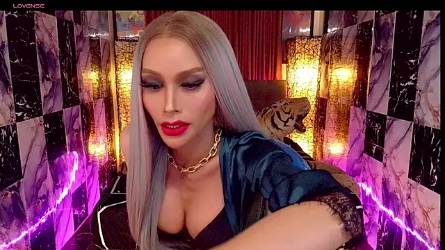 Snapshot of SeductiveSamanthaTS chatting on May 14, 2026, 5:42 pm SeductiveSamanthaTS online show from May 14, 2026, 5:42 pm