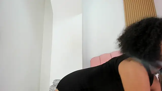 Snapshot of lara_spaark chatting on February 24, 2026, 7:23 pm lara spaark online show from February 24, 2026, 7:23 pm