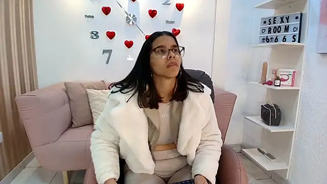 Snapshot of Luna_Millers chatting on March 4, 2026, 3:56 am Luna Millers online show from March 4, 2026, 3:56 am