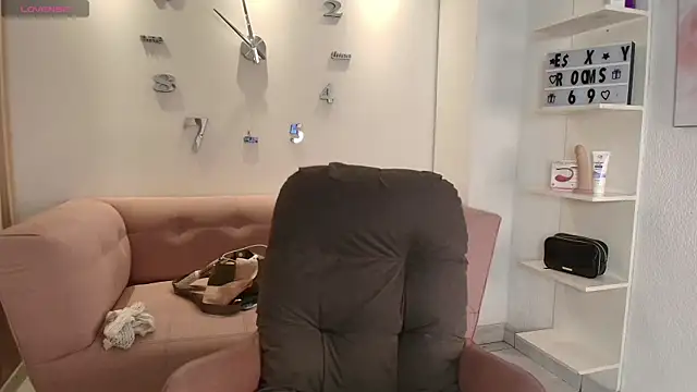 Snapshot of Luna_Millers chatting on April 6, 2026, 4:21 am Luna Millers online show from April 6, 2026, 4:21 am