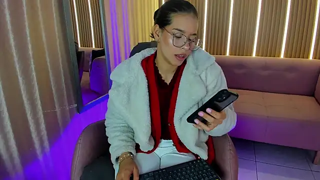 Snapshot of Luna_Millers chatting on May 9, 2026, 4:17 am Luna Millers online show from May 9, 2026, 4:17 am
