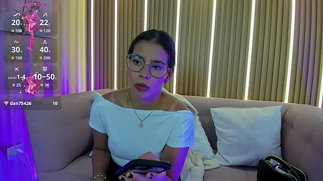 Snapshot of Luna_Millers chatting on May 19, 2026, 4:30 am Luna Millers online show from May 19, 2026, 4:30 am