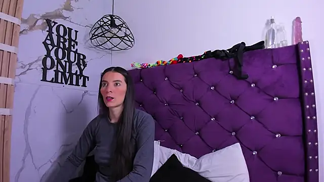 Valkiria-and-Dione online show from March 16, 2026, 7:29 pm