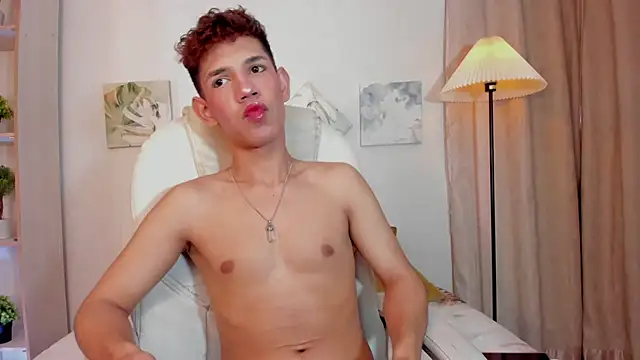 Snapshot of arlequiin_ chatting on February 6, 2026, 6:44 pm arlequiin online show from February 6, 2026, 6:44 pm