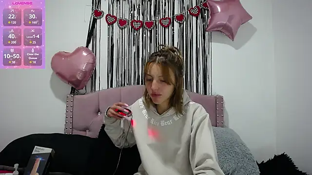 Snapshot of emily_cooper_pym chatting on February 13, 2026, 12:01 pm emily cooper pym online show from February 13, 2026, 12:01 pm