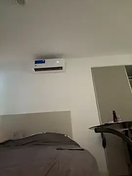 Snapshot of lolaaculaa chatting on February 4, 2026, 3:29 pm lolaaculaa online show from February 4, 2026, 3:29 pm