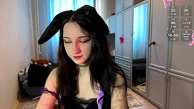 UrBabeLuna online show from March 12, 2026, 1:06 pm