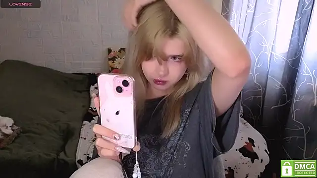 MoonlightGrace online show from April 17, 2026, 11:46 am