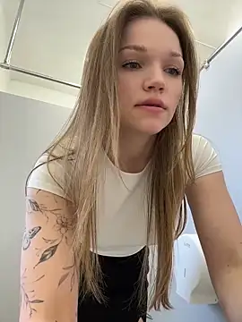 Snapshot of StreetSquirt chatting on May 13, 2026, 6:55 am StreetSquirt online show from May 13, 2026, 6:55 am