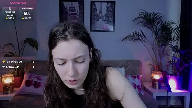 Snapshot of VioletaBloom chatting on February 13, 2026, 7:15 am VioletaBloom online show from February 13, 2026, 7:15 am