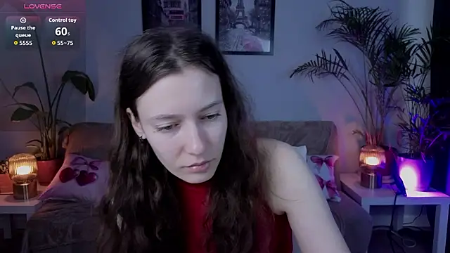 Snapshot of VioletaBloom chatting on February 15, 2026, 7:16 am VioletaBloom online show from February 15, 2026, 7:16 am