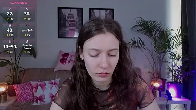 Snapshot of VioletaBloom chatting on February 20, 2026, 7:21 am VioletaBloom online show from February 20, 2026, 7:21 am