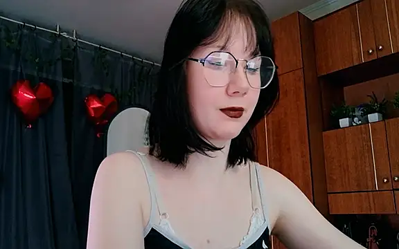 Snapshot of marty_bree chatting on February 25, 2026, 1:43 pm marty bree online show from February 25, 2026, 1:43 pm