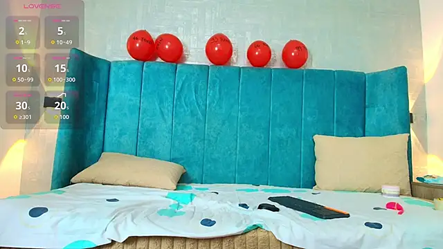 Snapshot of dulcenena_moon chatting on February 14, 2026, 7:32 pm dulcenena moon online show from February 14, 2026, 7:32 pm