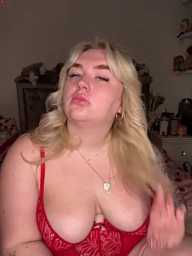 Snapshot of TwoWayT_xx chatting on February 3, 2026, 7:52 pm TwoWayT xx online show from February 3, 2026, 7:52 pm