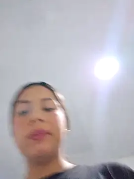 Cris18sexy online show from February 18, 2026, 11:01 pm