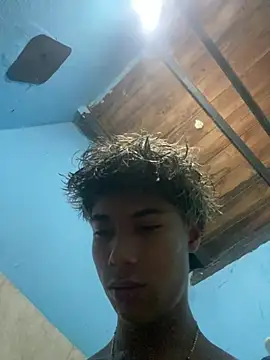 Snapshot of Adan21_cm chatting on February 3, 2026, 12:20 am Adan21 cm online show from February 3, 2026, 12:20 am