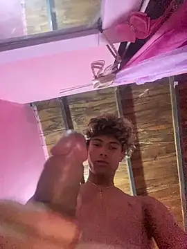 Snapshot of Adan21_cm chatting on February 4, 2026, 6:41 am Adan21 cm online show from February 4, 2026, 6:41 am