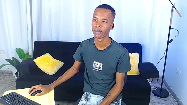 Snapshot of gusy_18 chatting on February 13, 2026, 8:05 pm gusy 18 online show from February 13, 2026, 8:05 pm