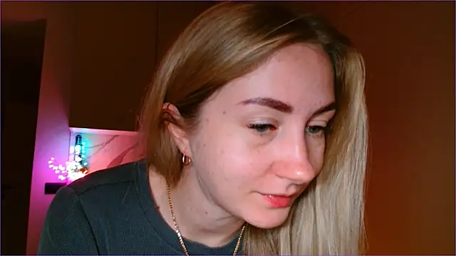 Snapshot of BluueSilk chatting on February 6, 2026, 6:40 am BluueSilk online show from February 6, 2026, 6:40 am