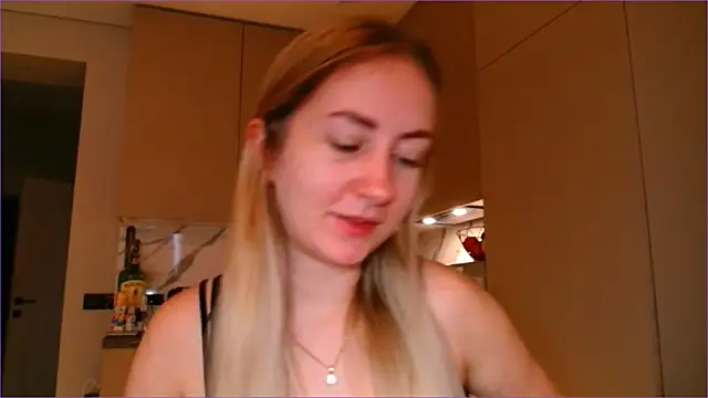 Snapshot of BluueSilk chatting on February 13, 2026, 6:42 am BluueSilk online show from February 13, 2026, 6:42 am