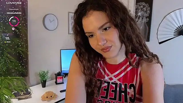 Snapshot of Lili_Torin chatting on February 22, 2026, 9:19 am Lili Torin online show from February 22, 2026, 9:19 am