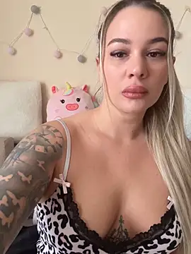 sexybatwomen33 online show from March 7, 2026, 6:54 am