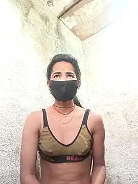 Snapshot of Sunali_Bendre chatting on March 4, 2026, 2:17 am Sunali Bendre online show from March 4, 2026, 2:17 am