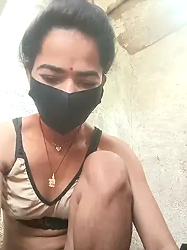 Snapshot of Sunali_Bendre chatting on March 8, 2026, 2:04 am Sunali Bendre online show from March 8, 2026, 2:04 am