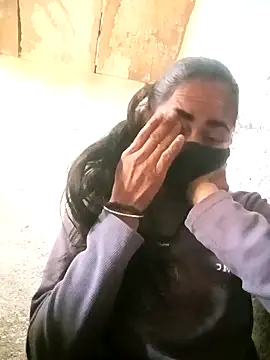 Snapshot of Sunali_Bendre chatting on March 21, 2026, 2:27 am Sunali Bendre online show from March 21, 2026, 2:27 am