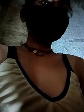 Snapshot of Sunali_Bendre chatting on April 3, 2026, 4:21 am Sunali Bendre online show from April 3, 2026, 4:21 am