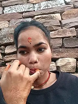 Snapshot of Sunali_Bendre chatting on April 14, 2026, 12:38 am Sunali Bendre online show from April 14, 2026, 12:38 am