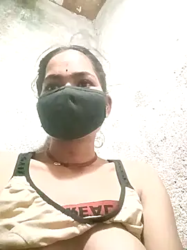 Snapshot of Sunali_Bendre chatting on April 14, 2026, 2:23 pm Sunali Bendre online show from April 14, 2026, 2:23 pm