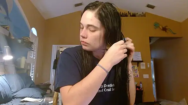 ahungkittykat online show from April 6, 2026, 2:40 pm