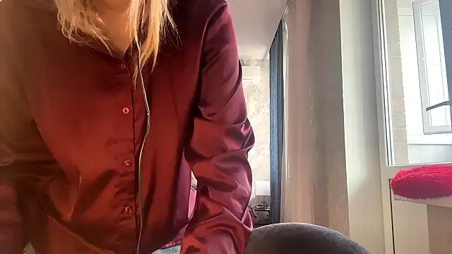 Snapshot of LadyFoxLove chatting on February 20, 2026, 11:43 am LadyFoxLove online show from February 20, 2026, 11:43 am