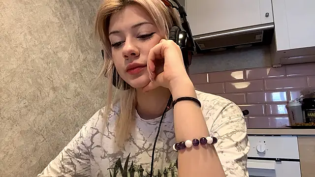 Snapshot of LadyFoxLove chatting on February 22, 2026, 10:47 am LadyFoxLove online show from February 22, 2026, 10:47 am