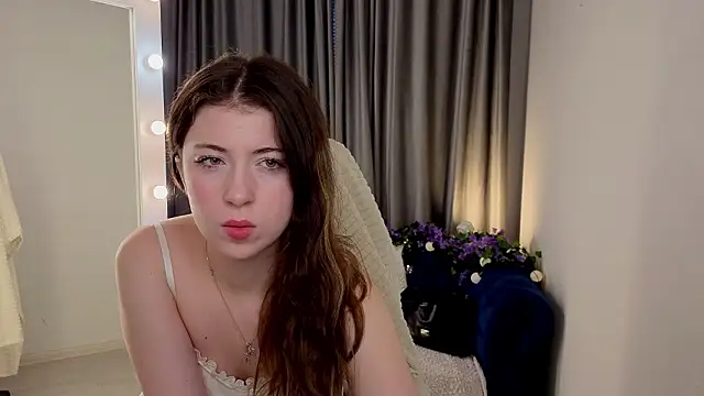 Snapshot of LunarDreamm chatting on February 15, 2026, 2:03 pm LunarDreamm online show from February 15, 2026, 2:03 pm