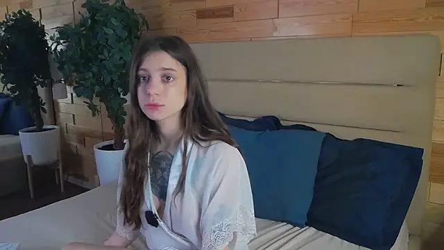 EileenElfie online show from April 7, 2026, 3:29 am