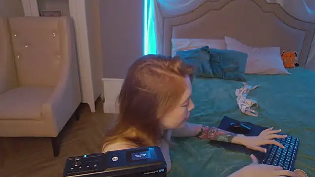 Lily Dalton online show from July 5, 2026, 4:19 am