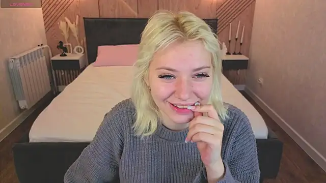 Kate Krose online show from April 12, 2026, 1:10 am