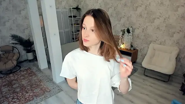 LianneBynon online show from February 22, 2026, 8:46 am