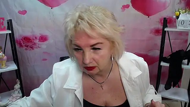 Snapshot of RenataDaster chatting on May 5, 2026, 10:56 am RenataDaster online show from May 5, 2026, 10:56 am