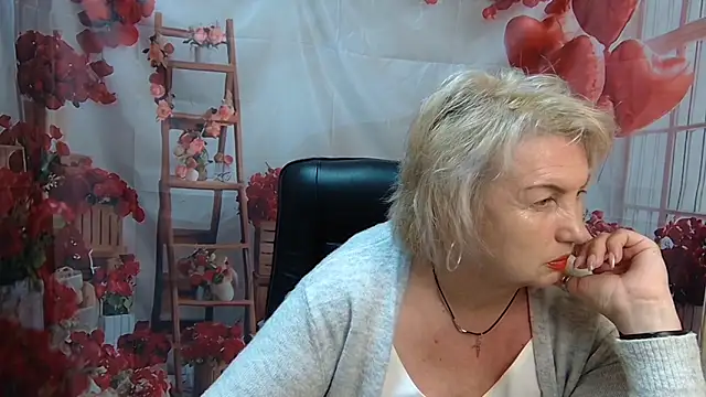 Snapshot of RenataDaster chatting on May 19, 2026, 4:57 pm RenataDaster online show from May 19, 2026, 4:57 pm