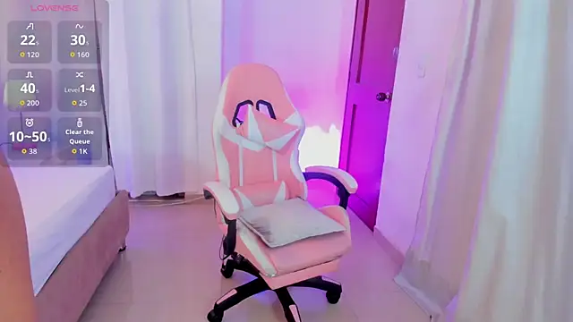 Snapshot of karlaa_megan chatting on February 23, 2026, 7:33 pm karlaa megan online show from February 23, 2026, 7:33 pm