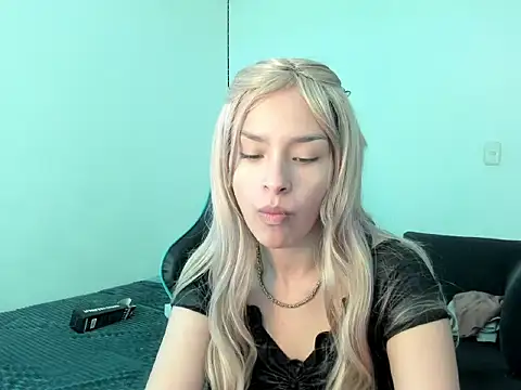 Megan Blue  online show from February 17, 2026, 4:24 pm