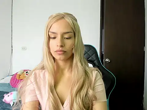 Megan Blue  online show from February 18, 2026, 3:41 pm