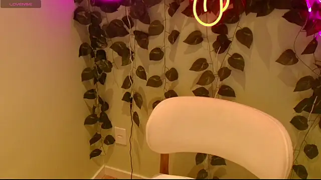 Susan Backer online show from April 16, 2026, 11:44 am