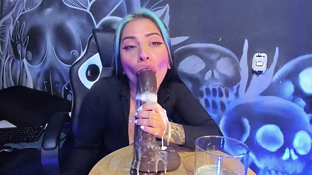 Cherry jenklins87 online show from April 20, 2026, 1:14 pm